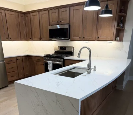 White quartz island, dark cabinets