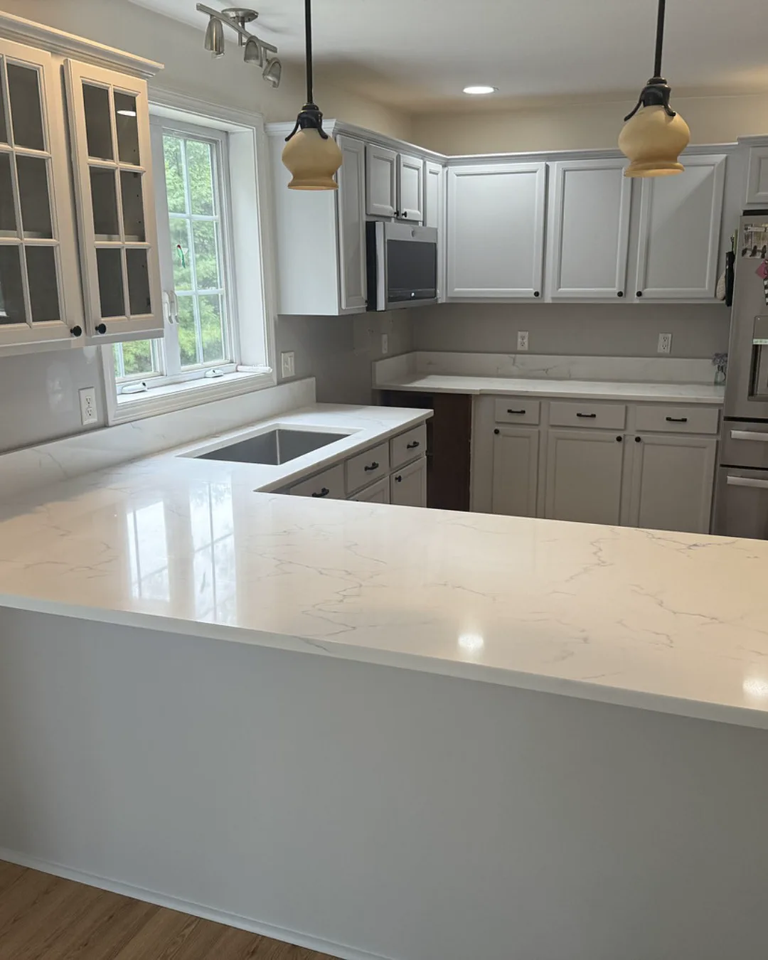 White quartz kitchen countertops